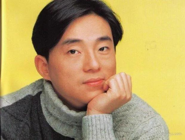 2008年，郑裕玲向同居16年的男友吕方提出分手，要求他净身出户，吕方舍不得宝马