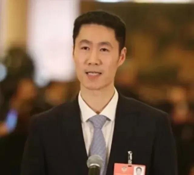 王励勤上任即面临的四个实际问题：
一、总教练的人选问题。李隼总教练已62岁了，已