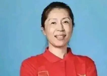中国女篮输球后，前主教练郑薇发言可谓一针见血。
半决赛中国女篮81:90输给日