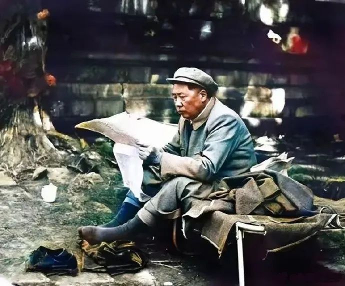 老照片揭示伟人毛主席的接地气一面！