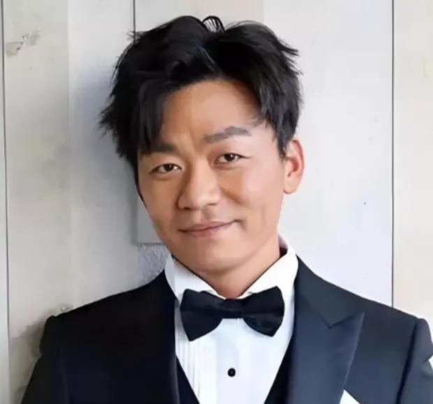 42岁王宝强再突破天花板，这一次，他让整个娱乐圈都“沉默”了。
在经历了马蓉事件