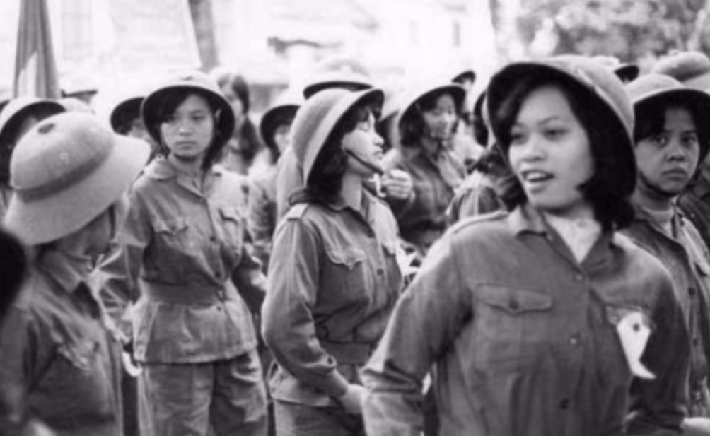 1979年，越南女兵假扮成农妇混入我军队伍，并使用了很多阴险手段。为了识别这些女