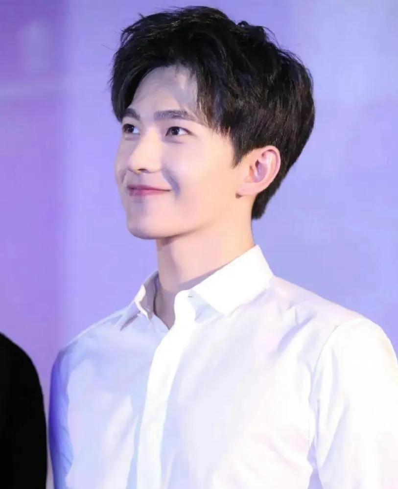 回顾杨洋和乔欣的感情纠葛，乔欣与富二代隐婚备孕，杨洋官宣喜讯后状态不佳，乔欣则被