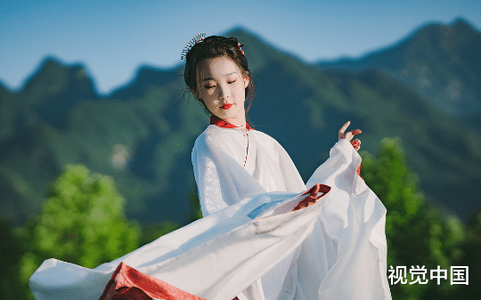 母亲去世后，父亲将外室之女接回府鸠占鹊巢，却不知自己已经大祸到临头了