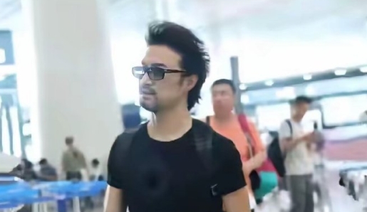 汪峰你说你没事宣布2026演唱会安排干嘛？
只要汪峰宣布自己开演唱会，必定有更热