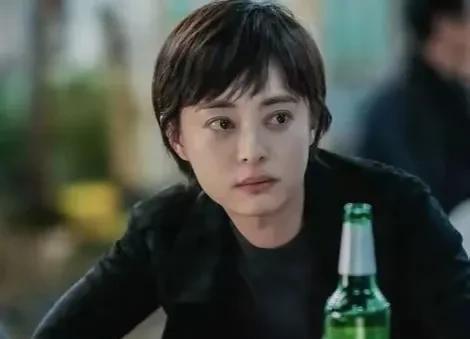 女人有魄力说明什么？说明这个女人有自己正确的三观，让自己活的财富自由，活的滋润。