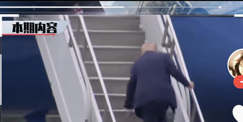 朗哥登机差点摔跤





---





哎呀妈呀！最近这是怎么了，是不是喝
