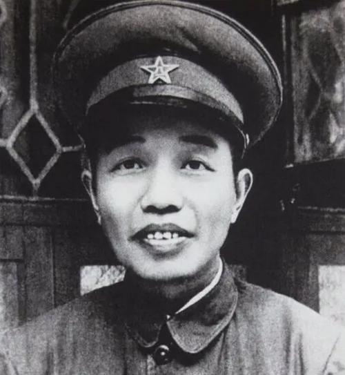 抗日战争中，新四军师长谭震林收到一份来自茅山的电报，忽然脸色大变，大声喊道：“你