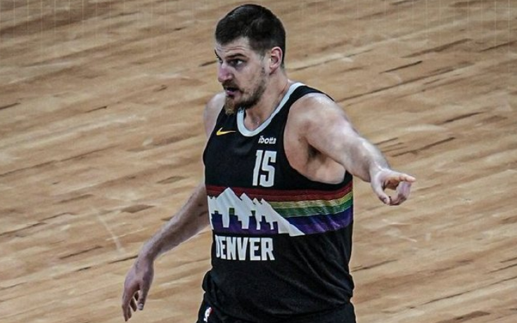  55分12板6助仅33分钟！约基奇