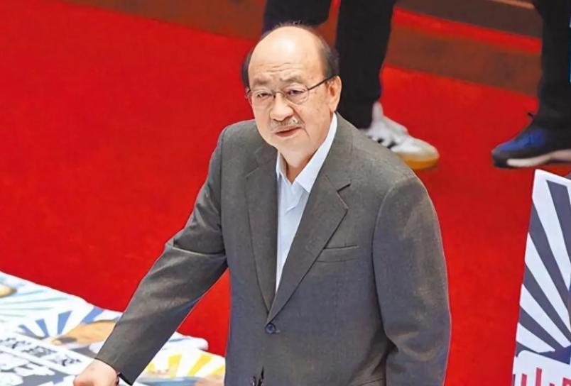 民进党 “立法院” 党团，一夜之间，瘫痪了。很多人以为，是没人愿意出来承担责任。