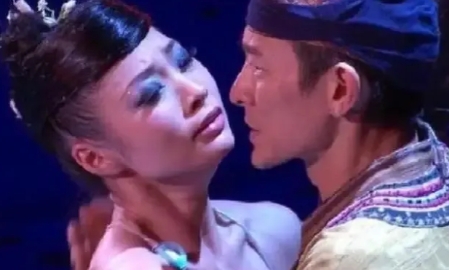 2004年，刘德华的御用伴舞赖文慧，在演唱会上完成精彩表演后，有团队高价挖赖文慧