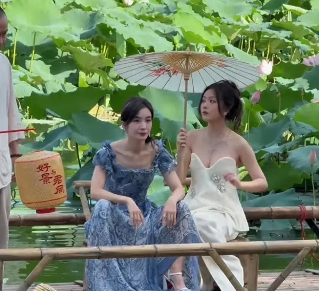 演员李晟与蔡文静同框，看清两人坐姿，才懂少女和少妇的区别在哪 ​​​