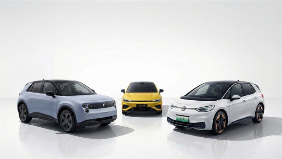 零跑Lafa5对比萤火虫和ID.3：10万级的纯电两厢，选谁才不会错？