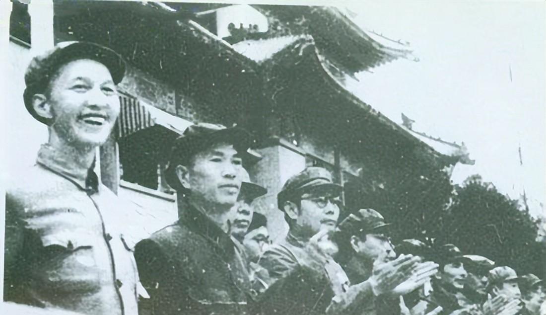 1978年彭德怀追悼会上，听着悼词的洪学智泪流满面：老总，安息吧
1978年12