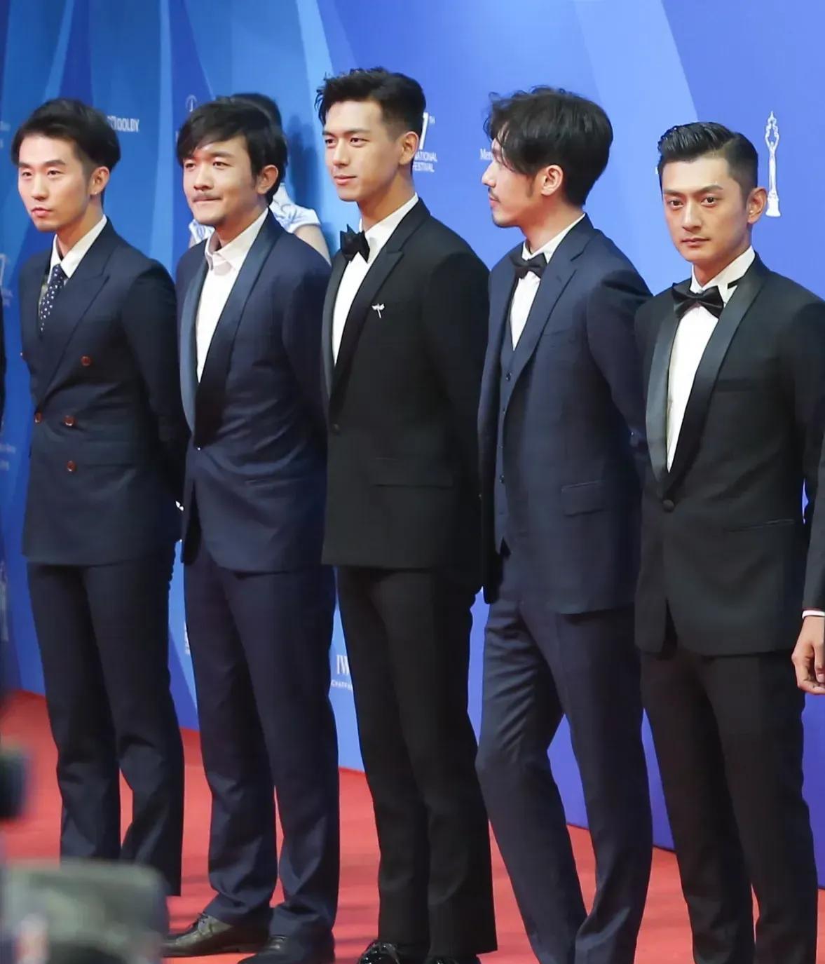 五位帅哥，李现和白宇最帅气，李现的帅气是大家公认的 个子高高的，妥妥的帅气一枚！