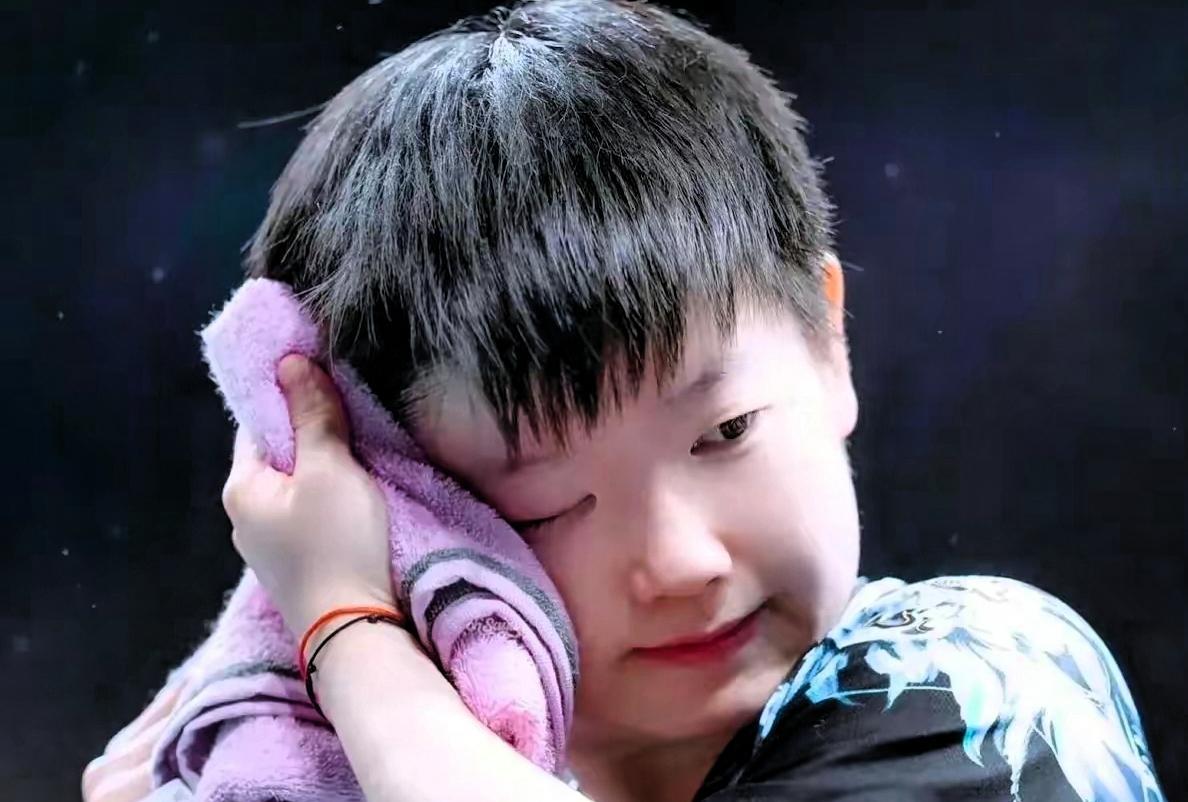 本来以为莎莎首轮对手很弱，
有点名不见经传的意思，
万万没想到，
这个安娜不一般