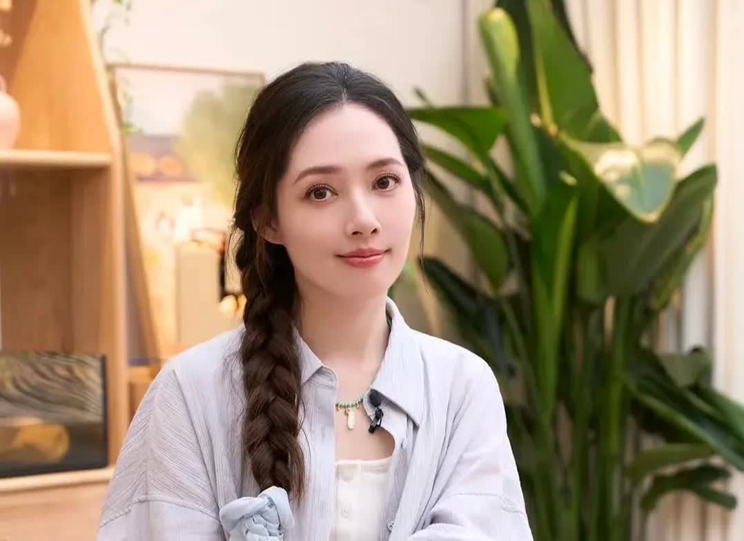 向太对郭碧婷好，是有原因的
不是因为她长相出众有气质
也不是因为她能力优秀，
