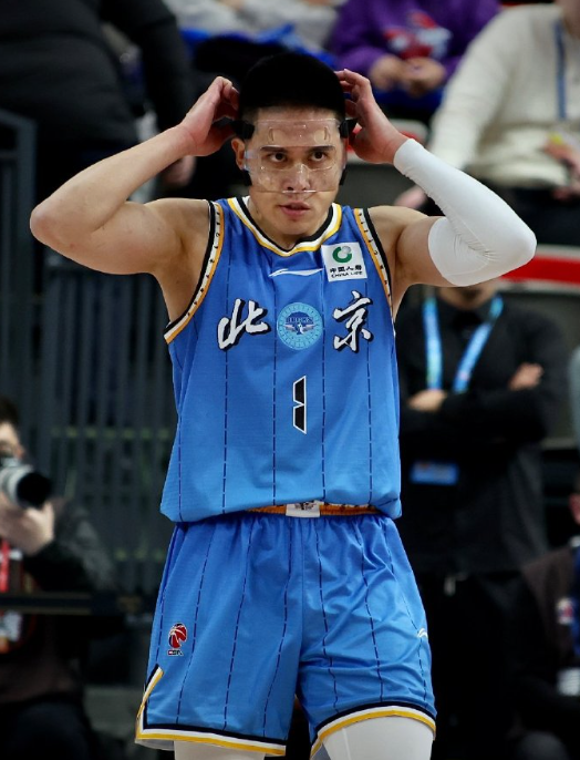 赛后听了每个人的采访，其实最核心的两个字是“想赢”！不能说这场没有起伏没有问题，