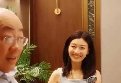 一直很好奇，这个Summer（三妹）什么来头，人好像定居在新西兰，嫁了个台湾老公