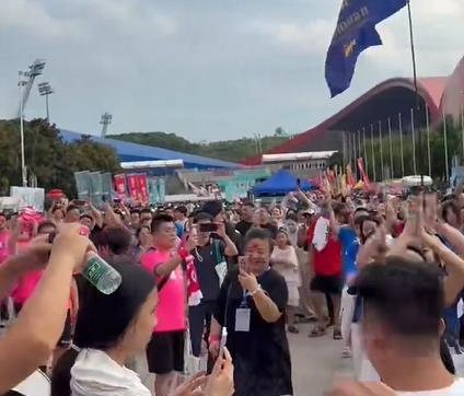 宁镇球迷喊江苏队比进球还激动，江苏队三个字让宁镇球迷秒变队友
8月31日，“苏超