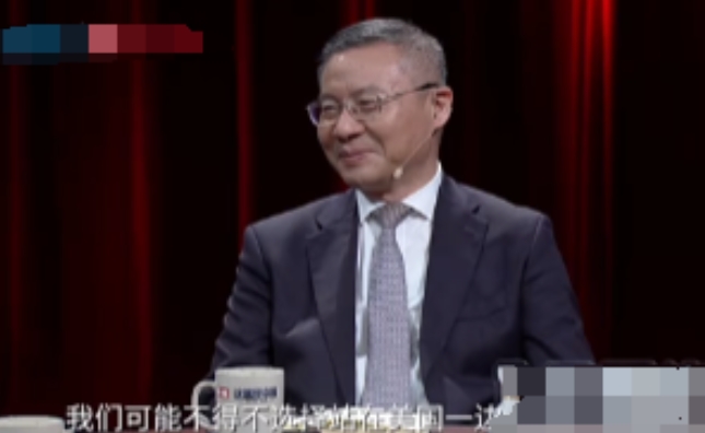 不装了，新加坡前外长杨荣文表示，若必须选边站，新加坡会站到美国一边！6月10日，