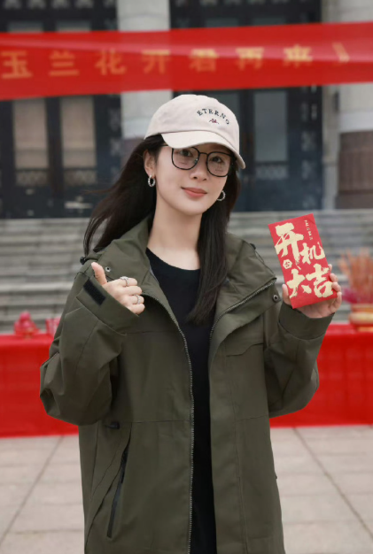 杨紫与欧豪三搭主演的民国传奇剧《玉兰花开君再来》于2025年12月23日正式官宣