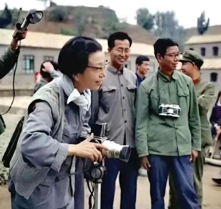 在延安的十年，她收获了甜蜜的爱情、幸福的家庭 ，相夫教女