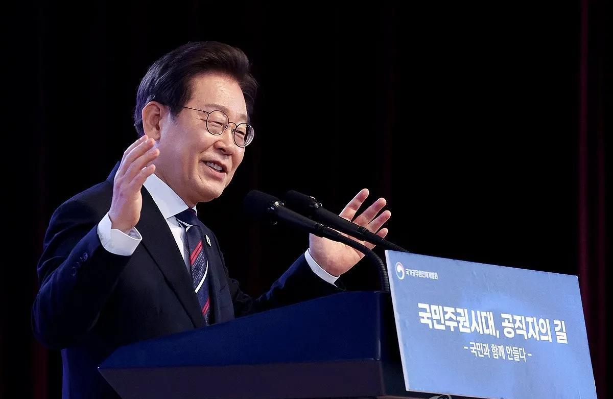 18日公布的民意调查结果显示，李在明总统的国政支持率达到64%。  
韩国盖洛普