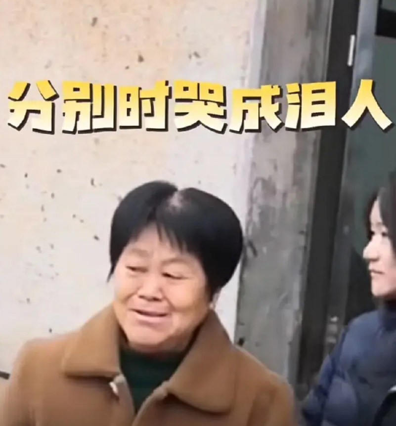 瞬间泪奔！男孩躲起来哭的那一刻，让人明白亲情是无法割舍的！妹妹远嫁岳阳，十年前不