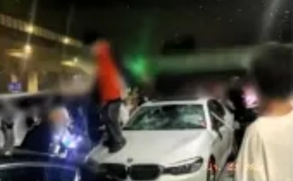 临沂打架那事，看过视频的都知道，远远不是文字写的这样温柔，现场实在太火爆了

视