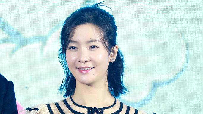 李晟泼水挑战失败，李佳航反应展现深厚夫妻情