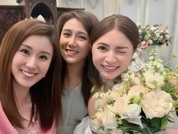 TVB 美女主播廖淑怡毫无预警结婚，金器加身风光出嫁！