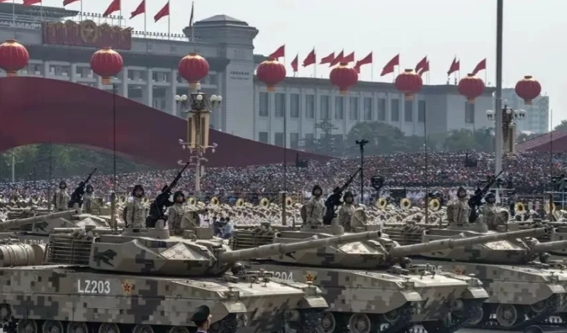 毫无疑问，9.3阅兵央视肯定会现场直播，但更希望全国院线的影院同步开放直播。
 