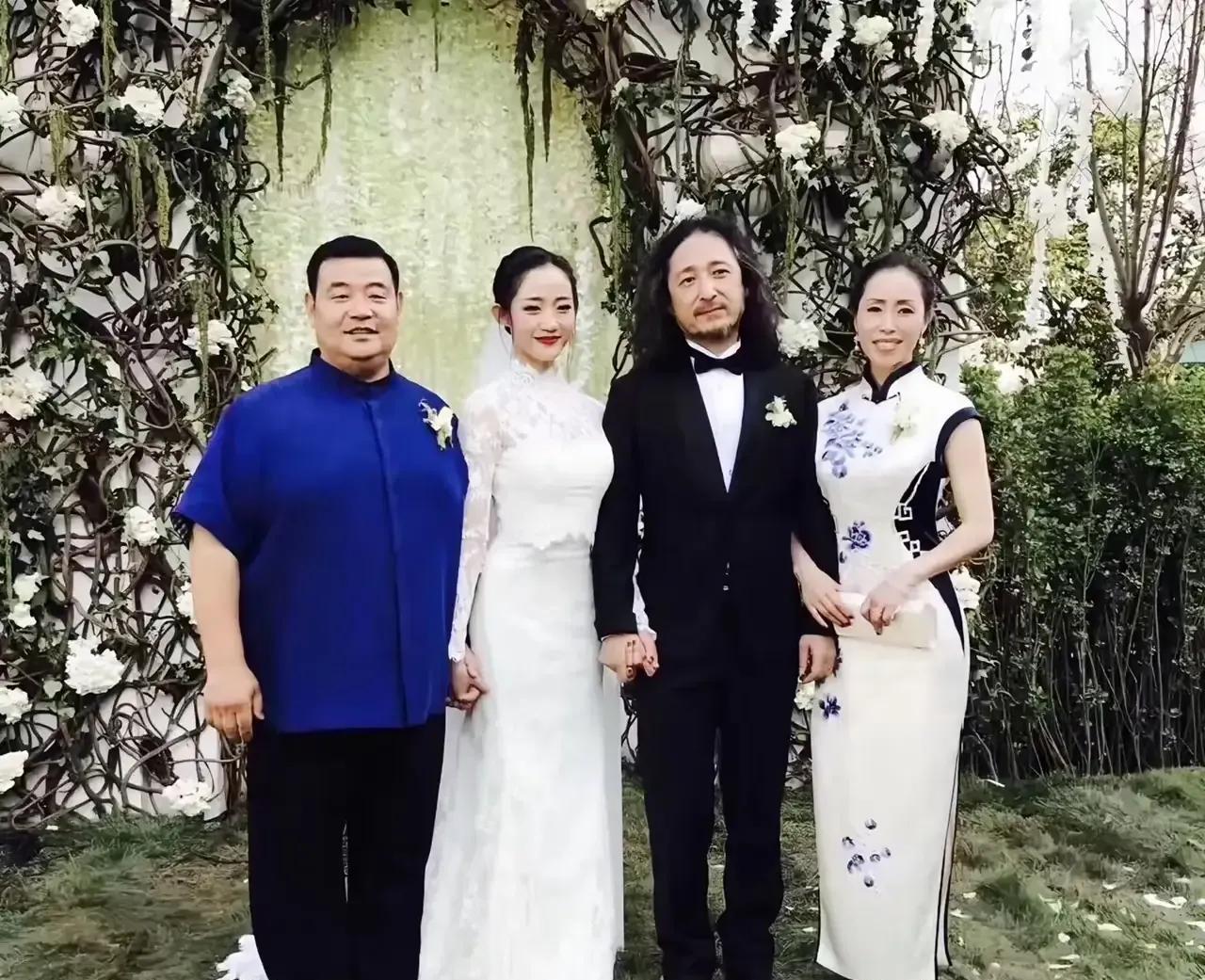 感觉万千惠的父母与三宝相处下来，还是很累的，很窒息，你看他们之间的相处模式你就知