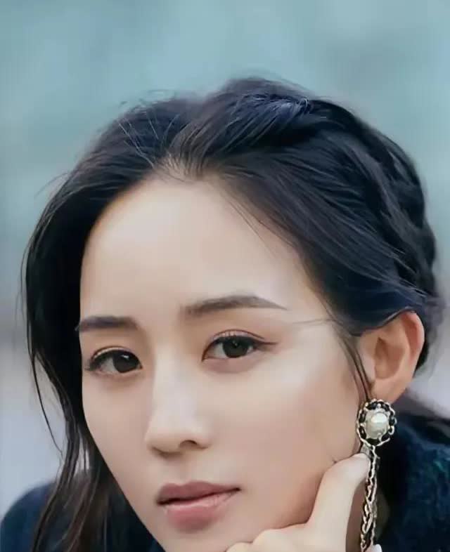 一直不火的十四位女明星
​一：李小冉
二：杨蓉
三：舒畅
四：李纯
五