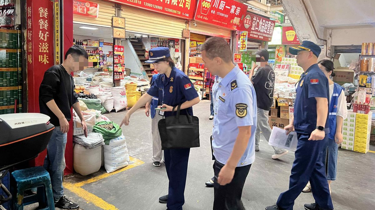 涪城区市场监管局开展剑南、卓信市场片区节前安全和市场环境秩序专项整治行动