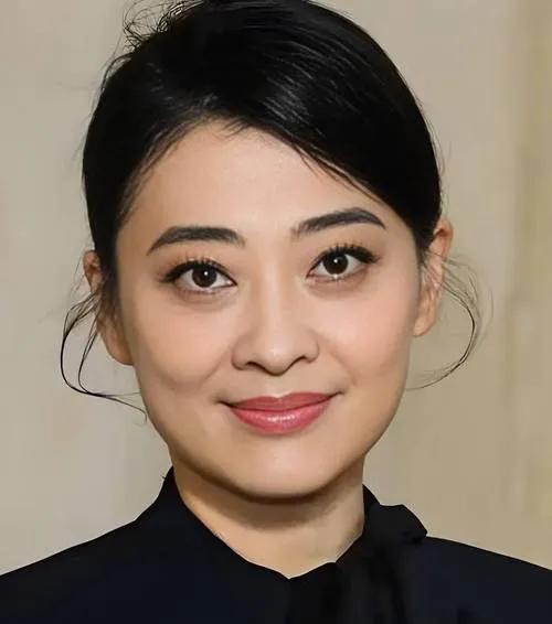梅婷谈第一次用沪语拍戏
近日，梅婷在采访中分享首次用沪语拍戏的感受。她表示，沪语