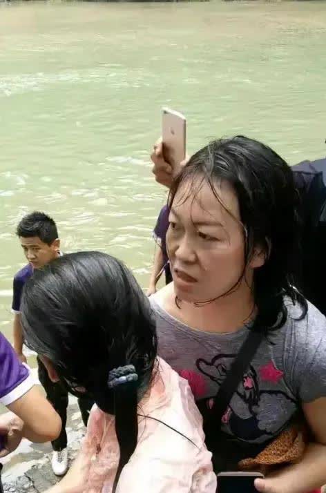 平凡中见伟大，小事见真情，一个不顾个人安危的男人，救起的是一个家庭的生活希望，是