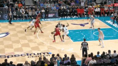 巴雷特进攻观察：错位点名+快速突破终结末节力挽狂澜