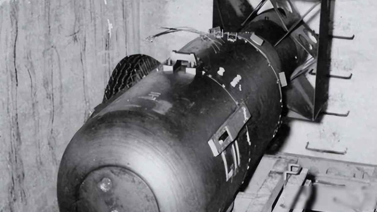 日本核材料堆成山，右翼政客喊话要潜艇，和平掩体下藏着什么？