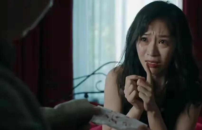 《利剑玫瑰》第10集剧情抢先看。邓妍救出萍娇，常锐心中石头终于落地。
1，邓妍带