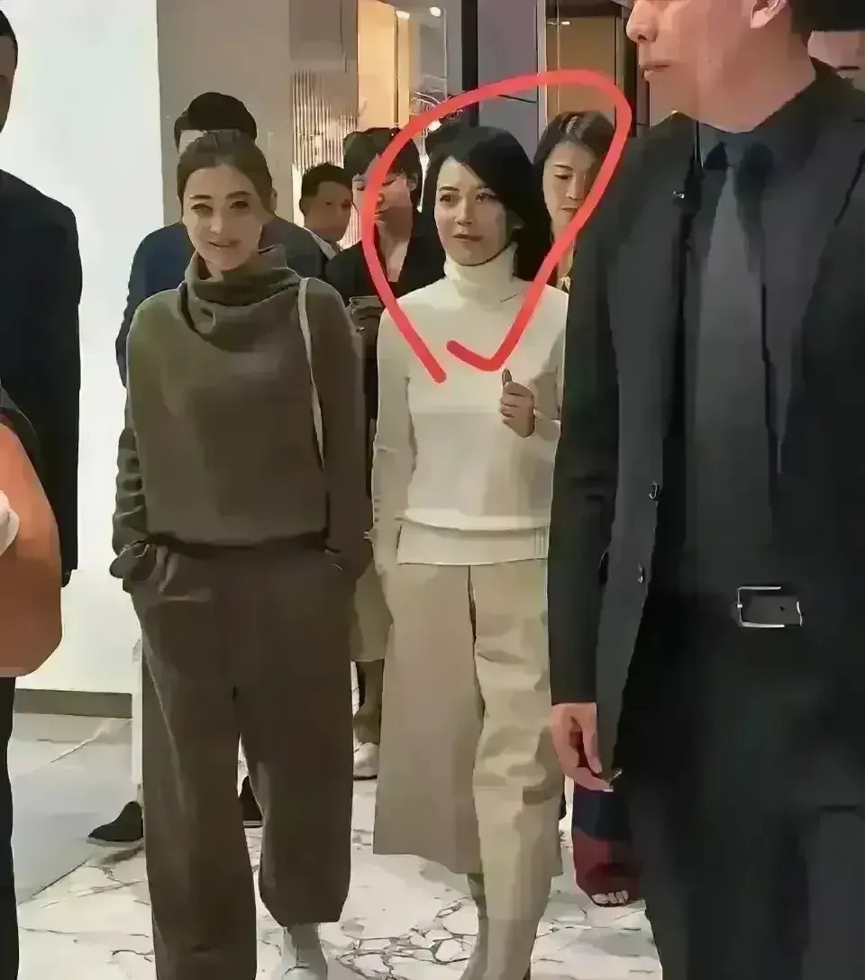 我的个妈呐！我在澳门威尼斯人购物中心碰到了谁？真的太惊艳了，叫人看得都移不开眼啊