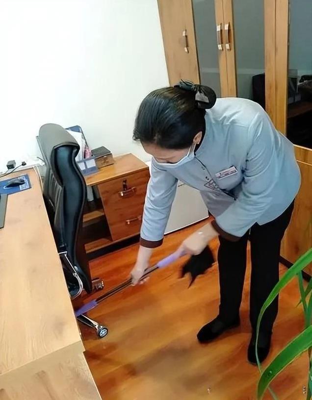 “50岁了，以后该咋办啊”？！我表姐今年都50岁了，半辈子也算过完了，现在在一家