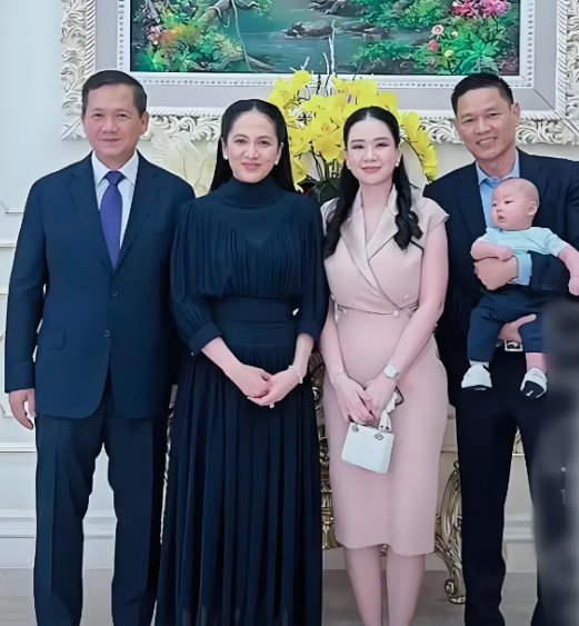 洪森的儿子、儿媳一点不像是从柬埔寨出来的人，看着就像是西方精英