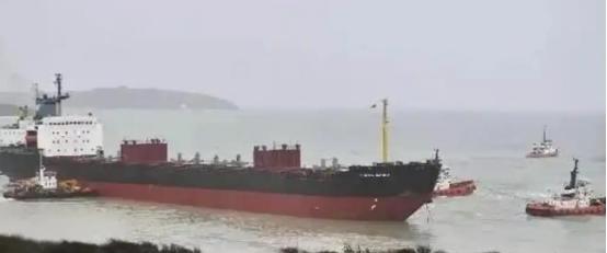 法国扣了一艘俄罗斯油轮，结果发现船长竟是中国人，舆论炸了。现在法方骑虎难下，放也