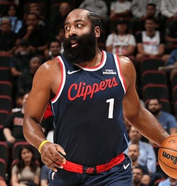 哈登复出，快船不敌尼克斯。NBA常规赛，快船客场挑战尼克斯，这场比赛哈登是复出是