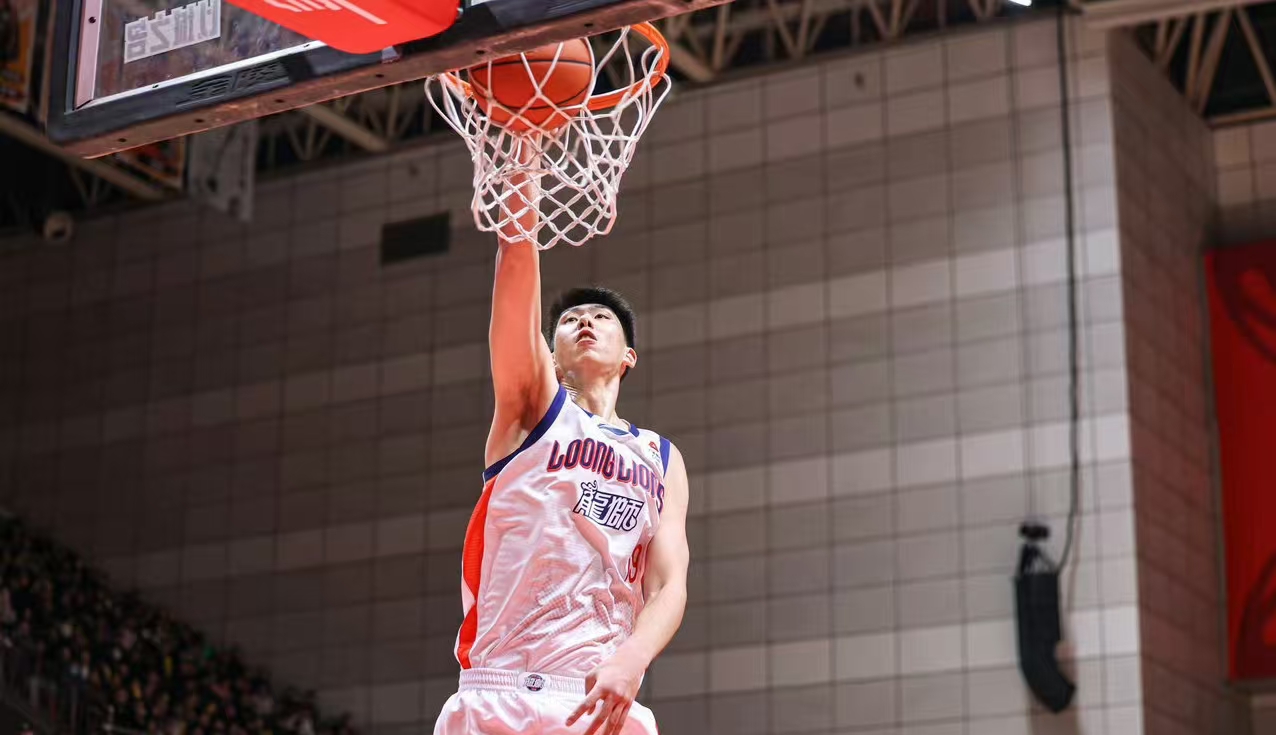 徐昕命中率百分百，可惜空砍19分6板，稳步提升作用远超焦泊乔