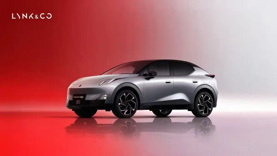 530km续航，贯穿式尾灯，皮质座椅、仿麂皮顶棚，精致感满满，10来万买SUV看看这辆！