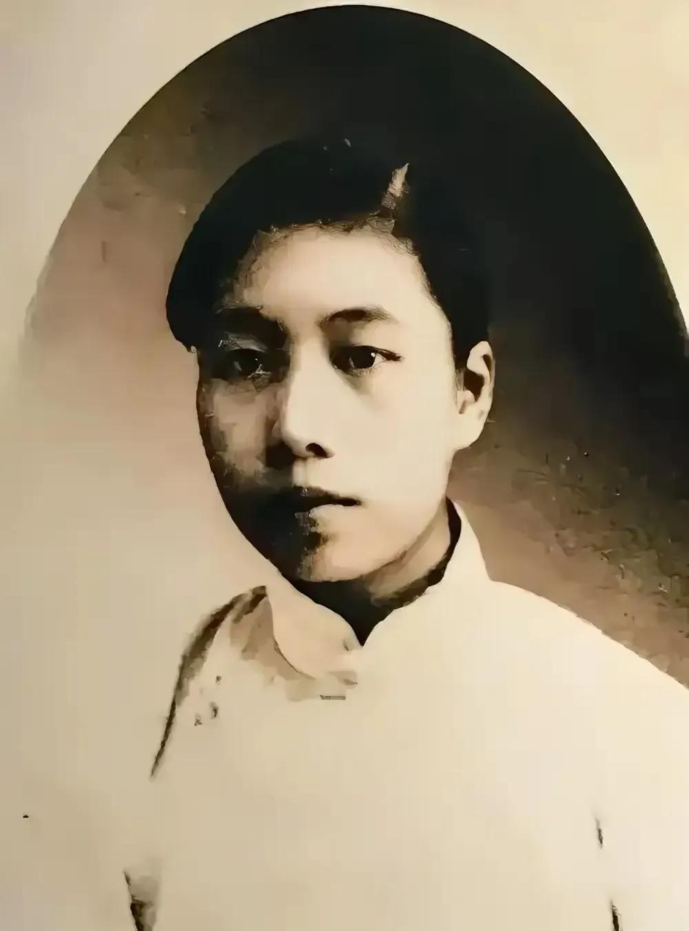 1941年12月，许广平被捕，日军见她满身伤痕却没有屈服，气得不行，随即怒喊道：
