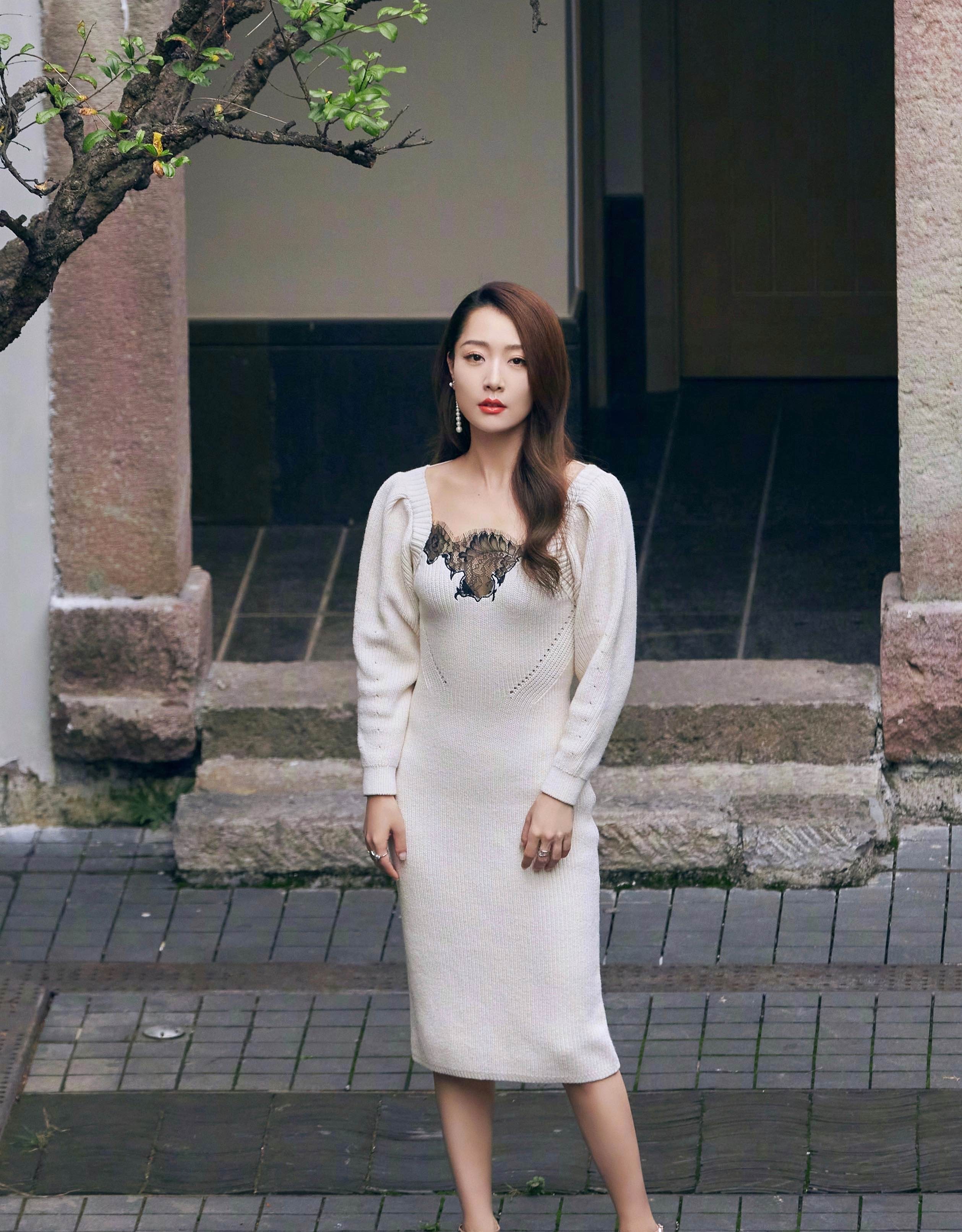 白冰，165cm，秋日暖阳下的迷人风情。